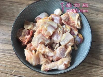 仔鸡怎么做仔鸡烧毛豆米最好吃 仔鸡烧毛豆米怎么做好吃烧毛豆米