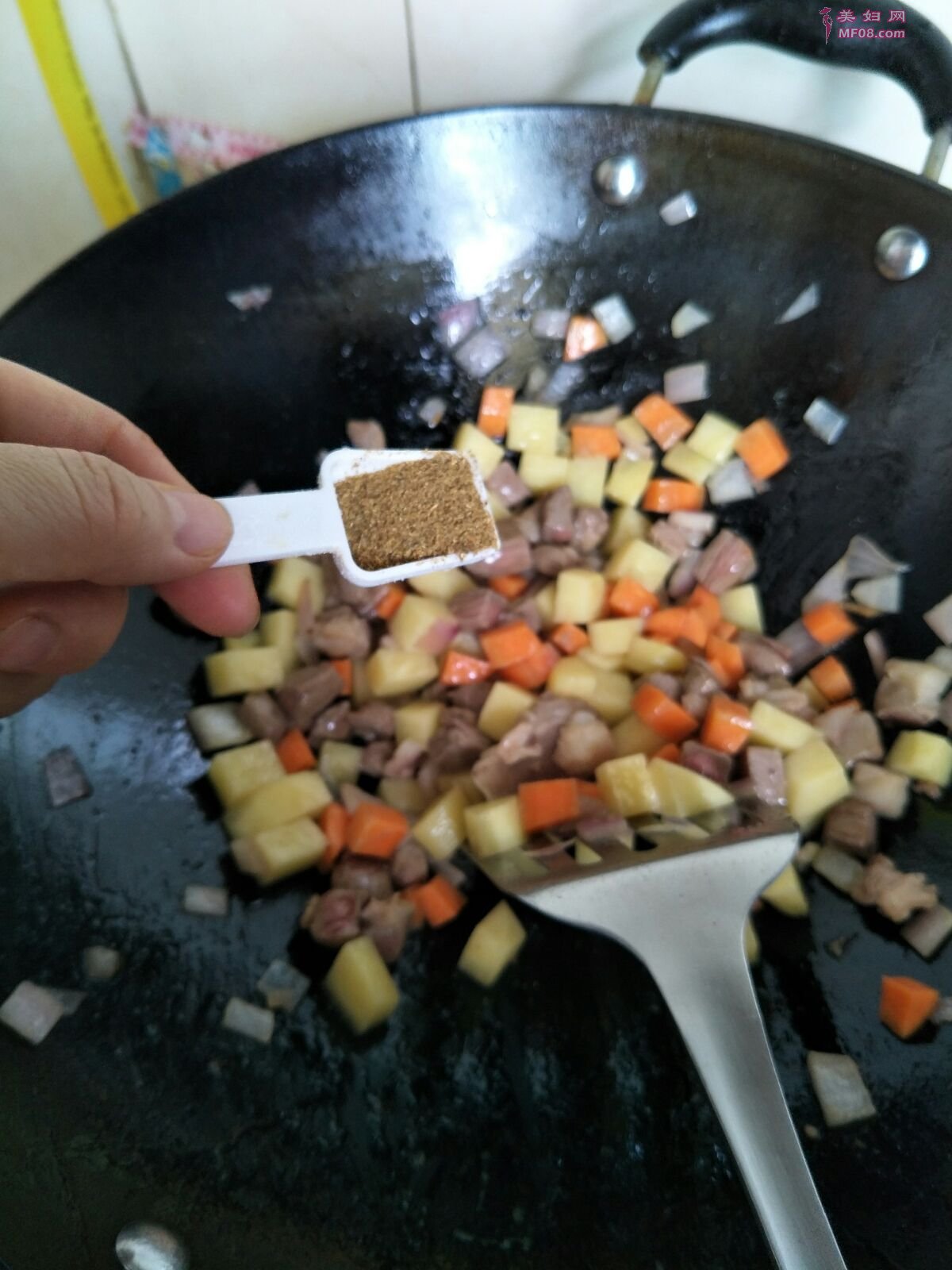 羊肉手抓饭怎么做好吃 家常羊肉手抓饭的做法