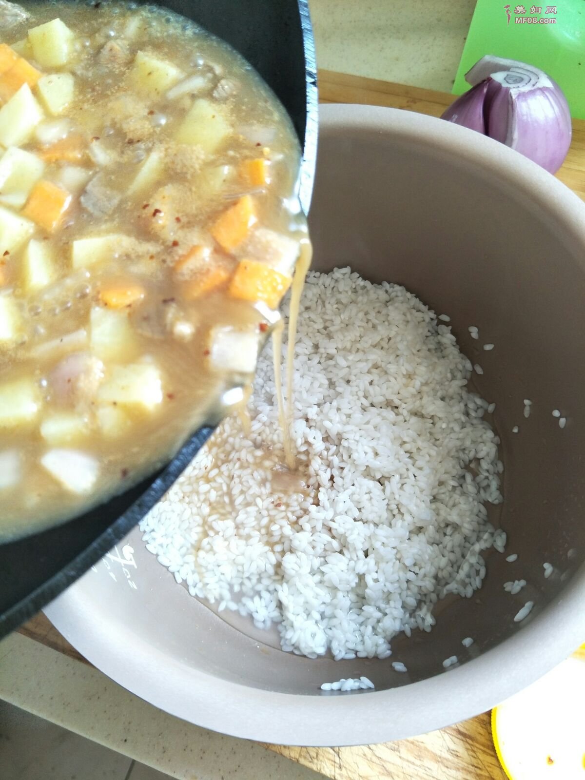 羊肉手抓饭怎么做好吃 家常羊肉手抓饭的做法