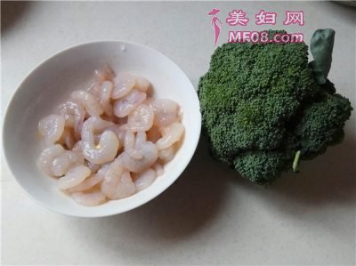 西兰花炒虾仁怎么做好吃 西兰花炒虾仁最正宗的做法