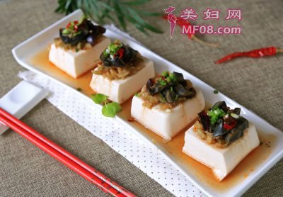 家常皮蛋拌豆腐的做法 皮蛋拌豆腐怎么做好吃