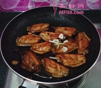 德国啤酒烩鸡翅怎么做 德国啤酒烩鸡翅的做法