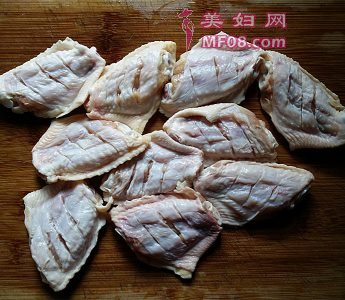 德国啤酒烩鸡翅怎么做 德国啤酒烩鸡翅的做法