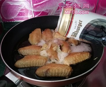 德国啤酒烩鸡翅怎么做 德国啤酒烩鸡翅的做法