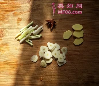 德国啤酒烩鸡翅怎么做 德国啤酒烩鸡翅的做法