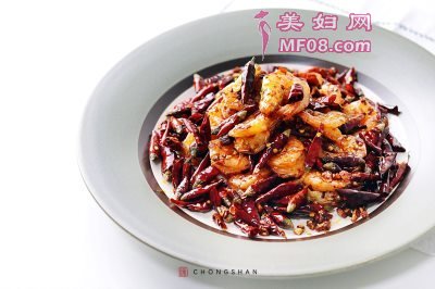 避风塘炒中虾怎么做好吃 避风塘炒中虾的家常做法