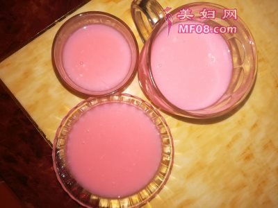 草莓味布丁火龙果杯怎么做好吃 草莓味布丁火龙果杯的家常做法