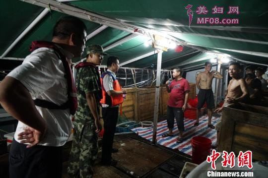 广东渔政严查偷捕 粤海渔 摄