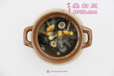 家常姬松茸花菇炖老鸡的做法 姬松茸花菇炖老鸡怎么做好吃