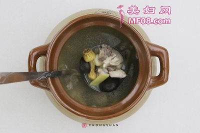 家常姬松茸花菇炖老鸡的做法 姬松茸花菇炖老鸡怎么做好吃