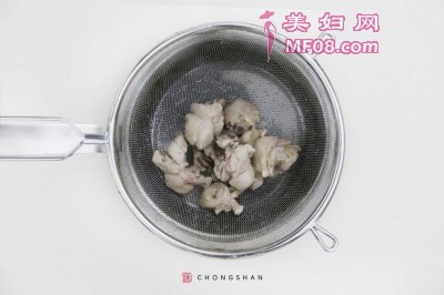 家常姬松茸花菇炖老鸡的做法 姬松茸花菇炖老鸡怎么做好吃
