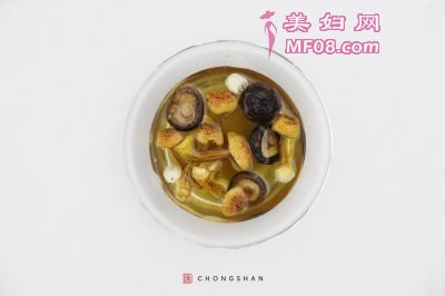 家常姬松茸花菇炖老鸡的做法 姬松茸花菇炖老鸡怎么做好吃