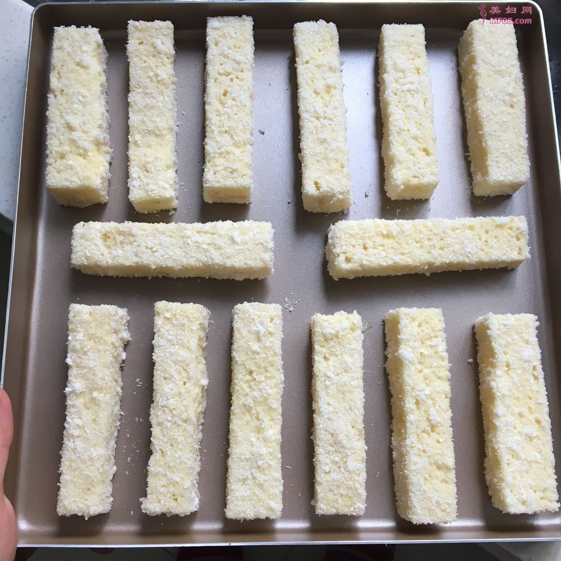 香脆椰蓉棒最正宗的做法 家常香脆椰蓉棒的做法