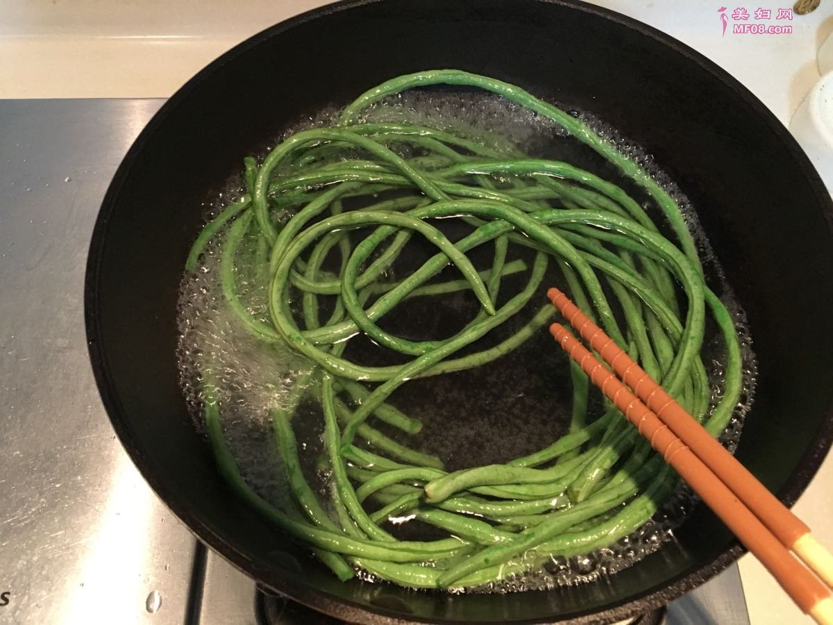香爆鸡蛋豆角碎怎么做好吃 香爆鸡蛋豆角碎最正宗的做法