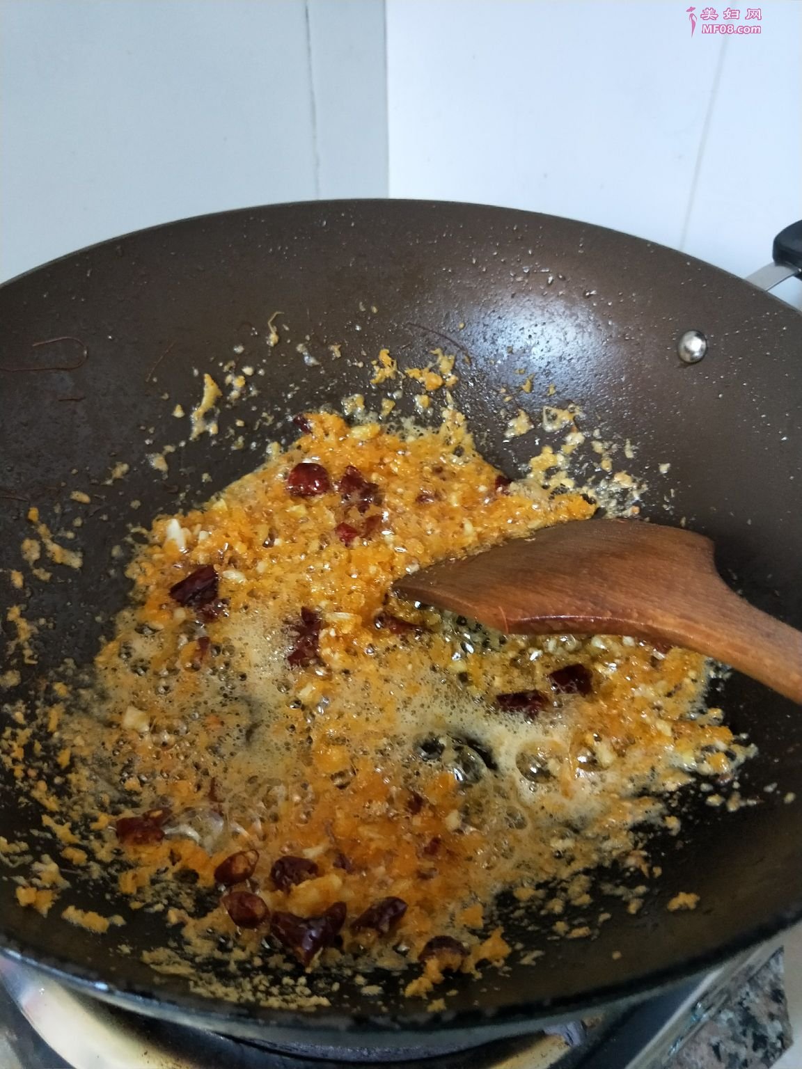 家常避风塘炒虾的做法 避风塘炒虾怎么做好吃