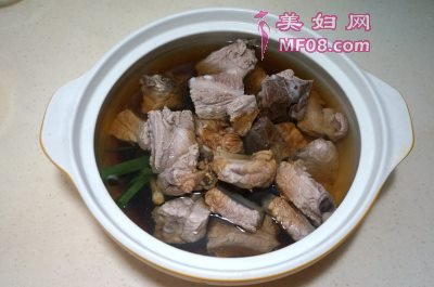 排骨煲最正宗的做法 家常排骨煲的做法