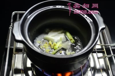 砂锅虾仁肉丝煲薯粉怎么做 砂锅虾仁肉丝煲薯粉的做法