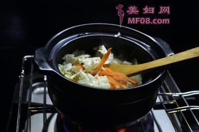 砂锅虾仁肉丝煲薯粉怎么做 砂锅虾仁肉丝煲薯粉的做法