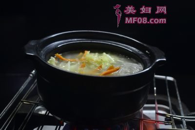 砂锅虾仁肉丝煲薯粉怎么做 砂锅虾仁肉丝煲薯粉的做法