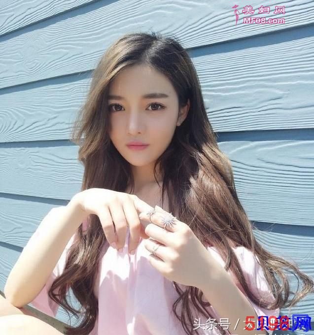 女神锁眉间淡淡的忧伤，这一瞬间，心都碎了