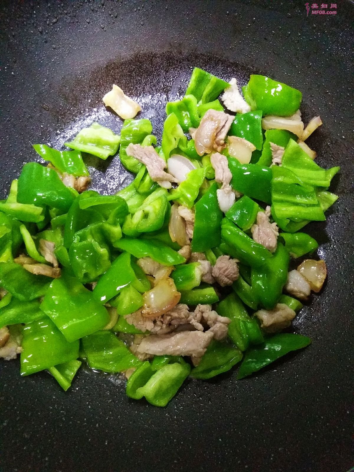 青椒炒肉最正宗的做法 家常青椒炒肉的做法