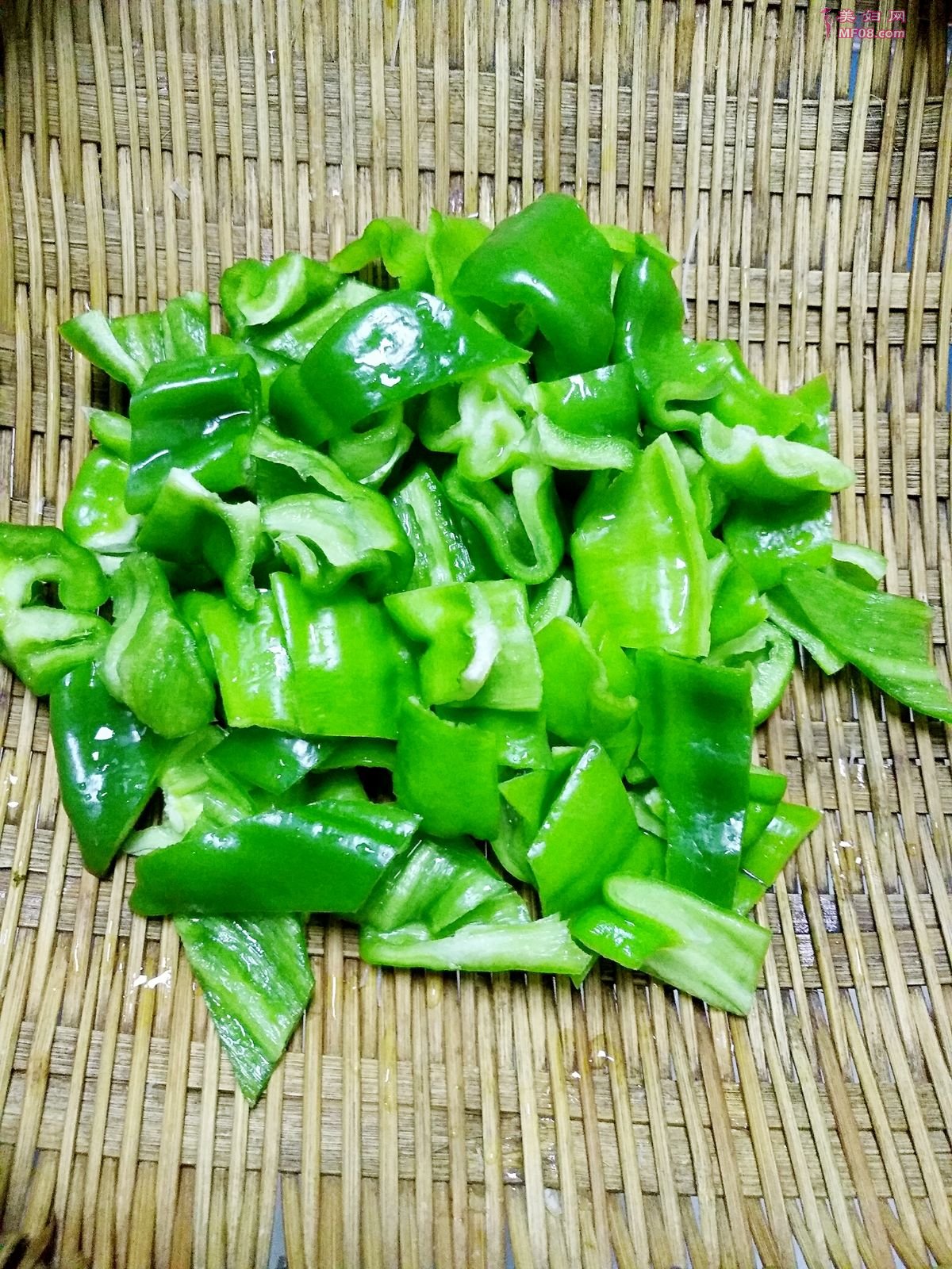 青椒炒肉最正宗的做法 家常青椒炒肉的做法
