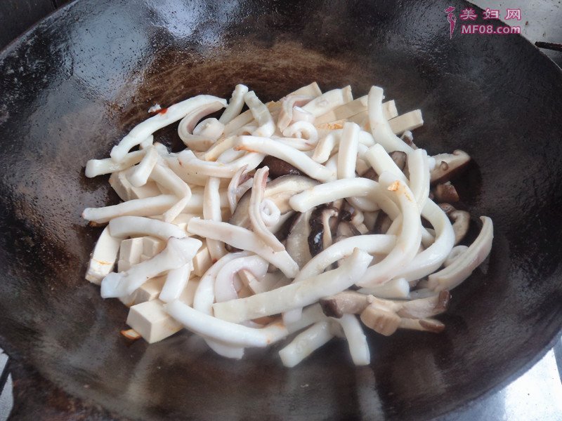 鱼香鱿鱼豆腐怎么做好吃 鱼香鱿鱼豆腐最正宗的做法