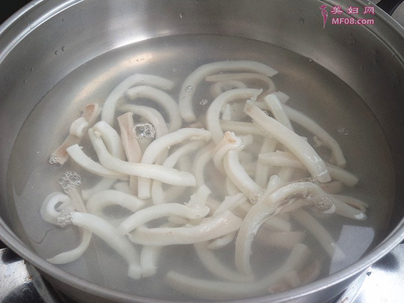 鱼香鱿鱼豆腐怎么做好吃 鱼香鱿鱼豆腐最正宗的做法