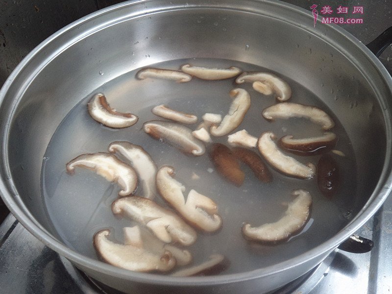 鱼香鱿鱼豆腐怎么做好吃 鱼香鱿鱼豆腐最正宗的做法