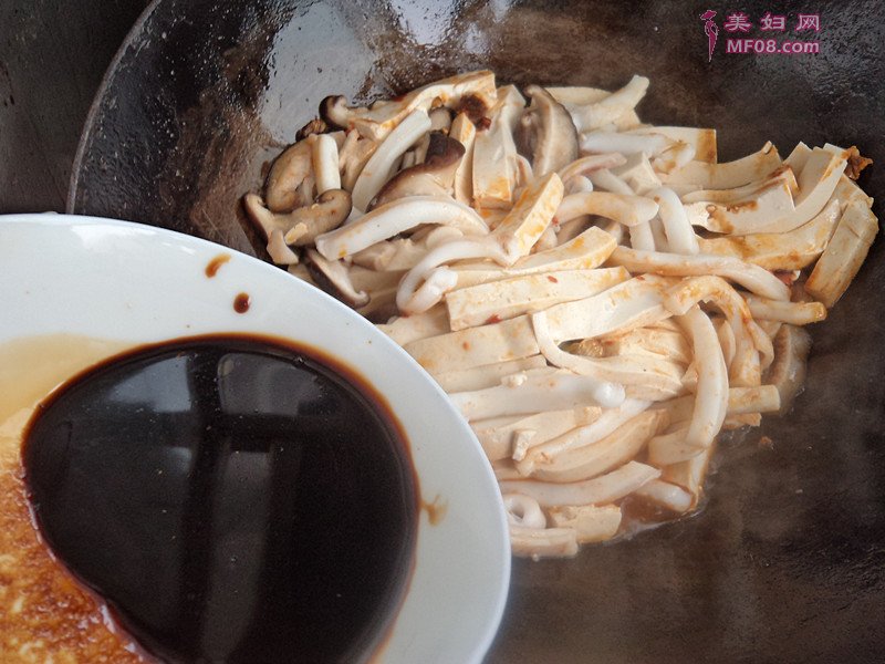 鱼香鱿鱼豆腐怎么做好吃 鱼香鱿鱼豆腐最正宗的做法