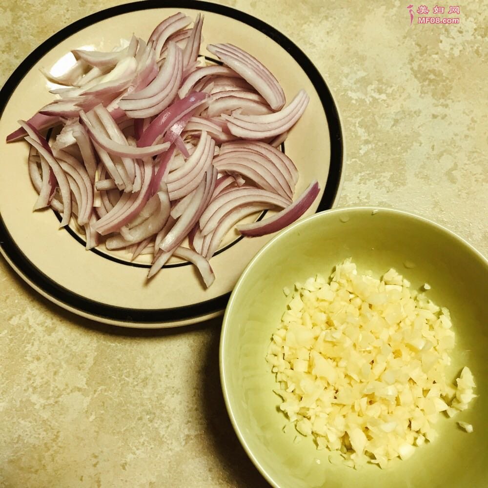 蒜香孢子甘蓝怎么做好吃 蒜香孢子甘蓝最正宗的做法