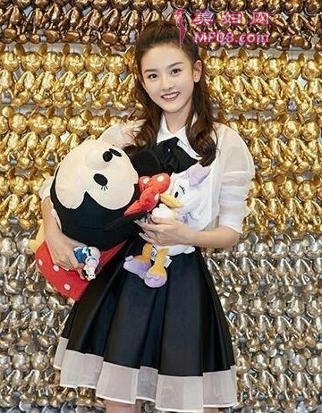 95后小花宋祖儿化身迪士尼大使 少女心满满