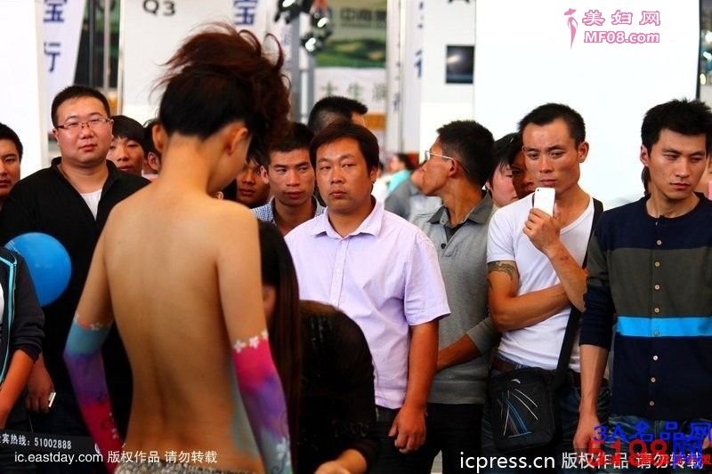 罗ti上阵 美女人ti彩绘惹火南通国庆车展-幻