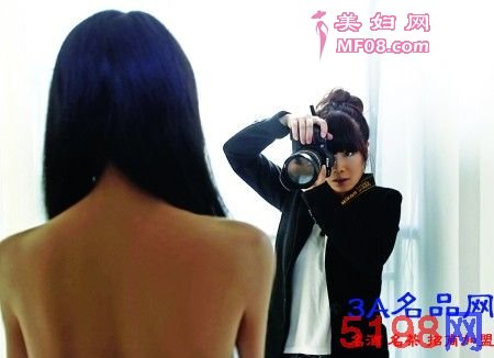 80后美女摄影师M恋人ti写真 路人被吓尖叫