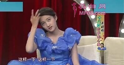 关晓彤早期采访被扒 自曝不喜欢撩头发的男生