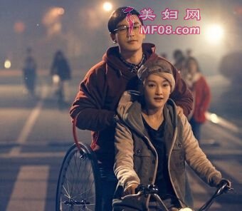 周迅43岁生日黄晓明晒照送祝福:永远自由如风