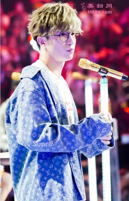 搞事情？吴亦凡李易峰薛之谦三位当红男明星撞衫了