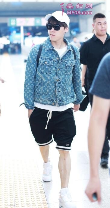 搞事情？吴亦凡李易峰薛之谦三位当红男明星撞衫了