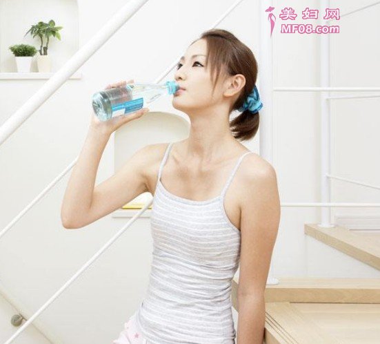 睡前坚持3件事 摆脱“起床脸”