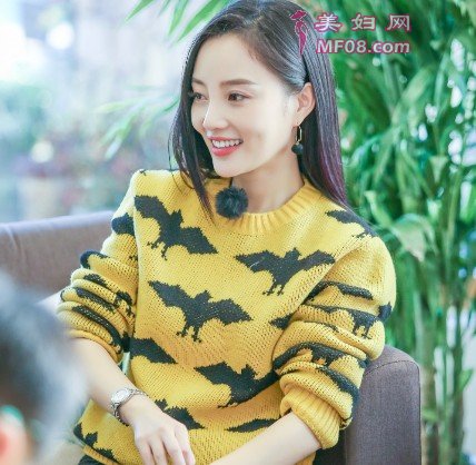 李小璐嘻哈装扮参加聚会 一路说笑心请好