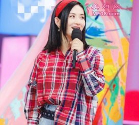 送礼物忘摘防盗扣 谢娜调侃：偷的吗