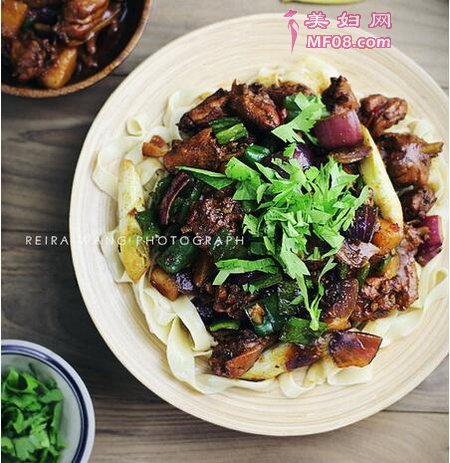 新疆大盘鸡的简单做法