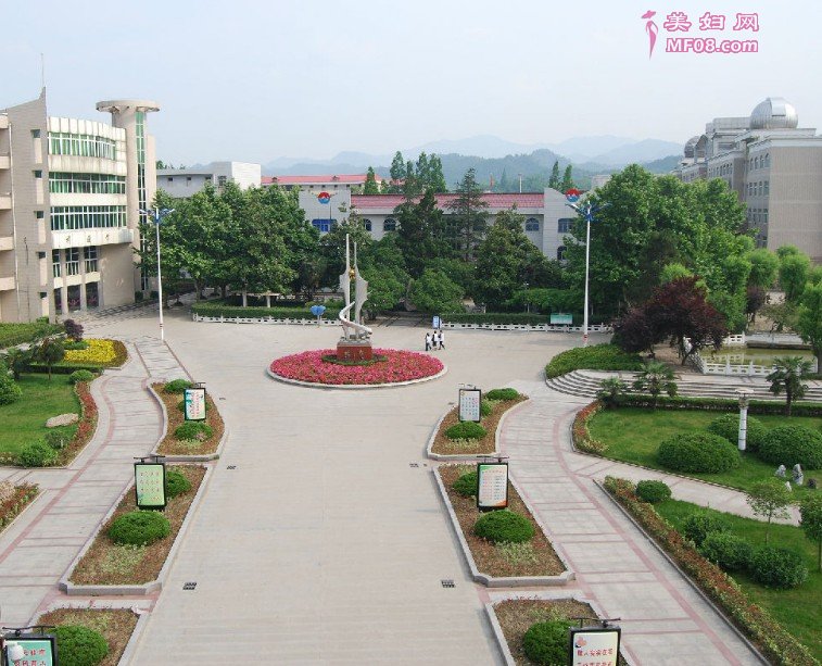 高考临近探访高考工厂 家长打工陪读