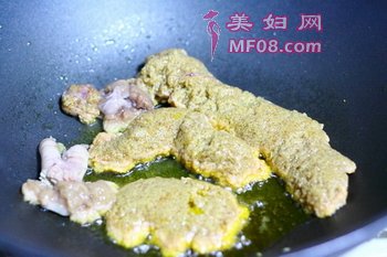 萝卜干炒鱼籽的做法步骤3