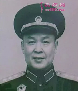 韦国清的生平如何？曾是邓小平手下小兵，46年后官至副国级