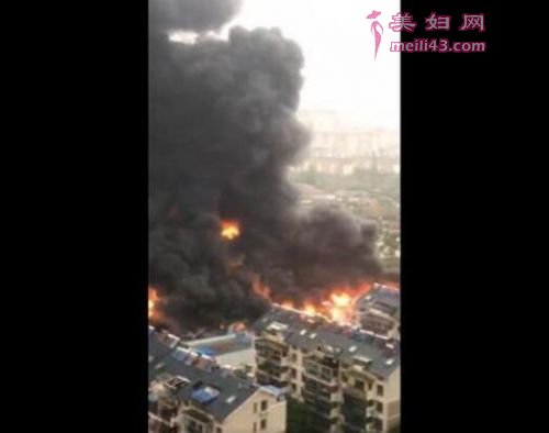 安徽六安一市场发生火灾 无人员伤亡原因正在调查中