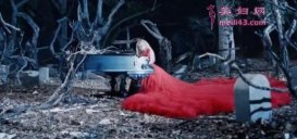 ޱAvril Ramona LavigneµMVͳ һ˷ζ