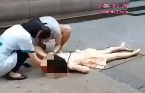 7月18日上午一女子被玻璃砸伤。视频截图