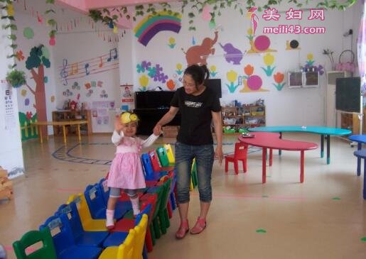 中班科学有趣的喷水现象教案5