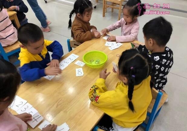 中班科学小小染衣坊教案1